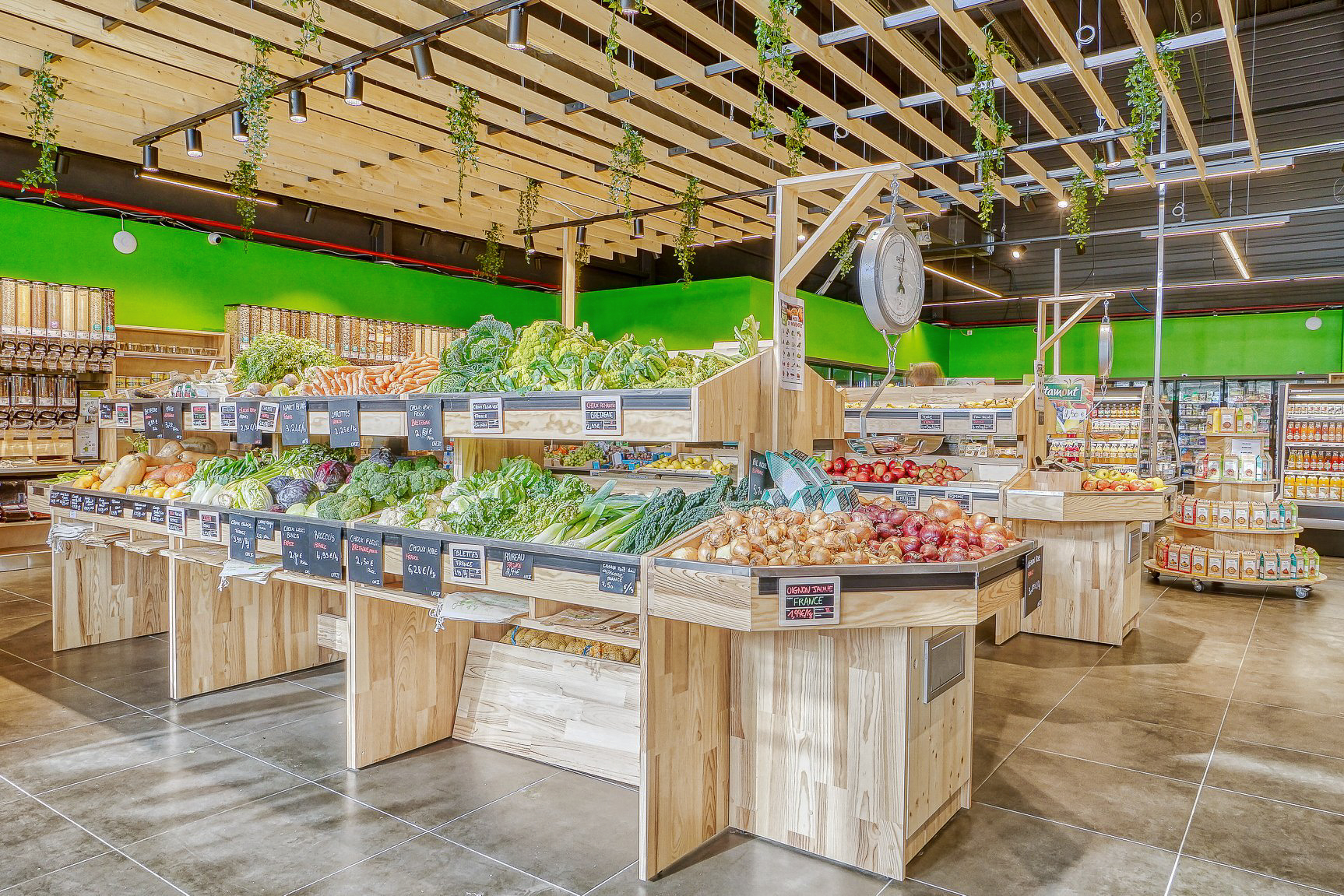 Les Comptoirs de la Bio store interior, https://www.facebook.com/photo/?fbid=148863089848277&set=pb.100069416409607.-2207520000.